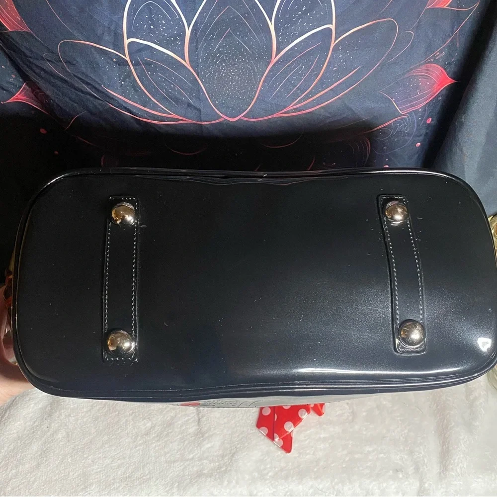 EUC Disney Loungefly Minnie ❤️ Mickey Bowler Satchel